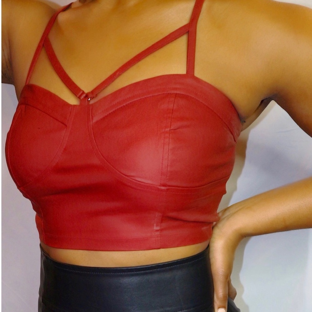 Flirty Top🔥🔥MUST GO🔥🔥